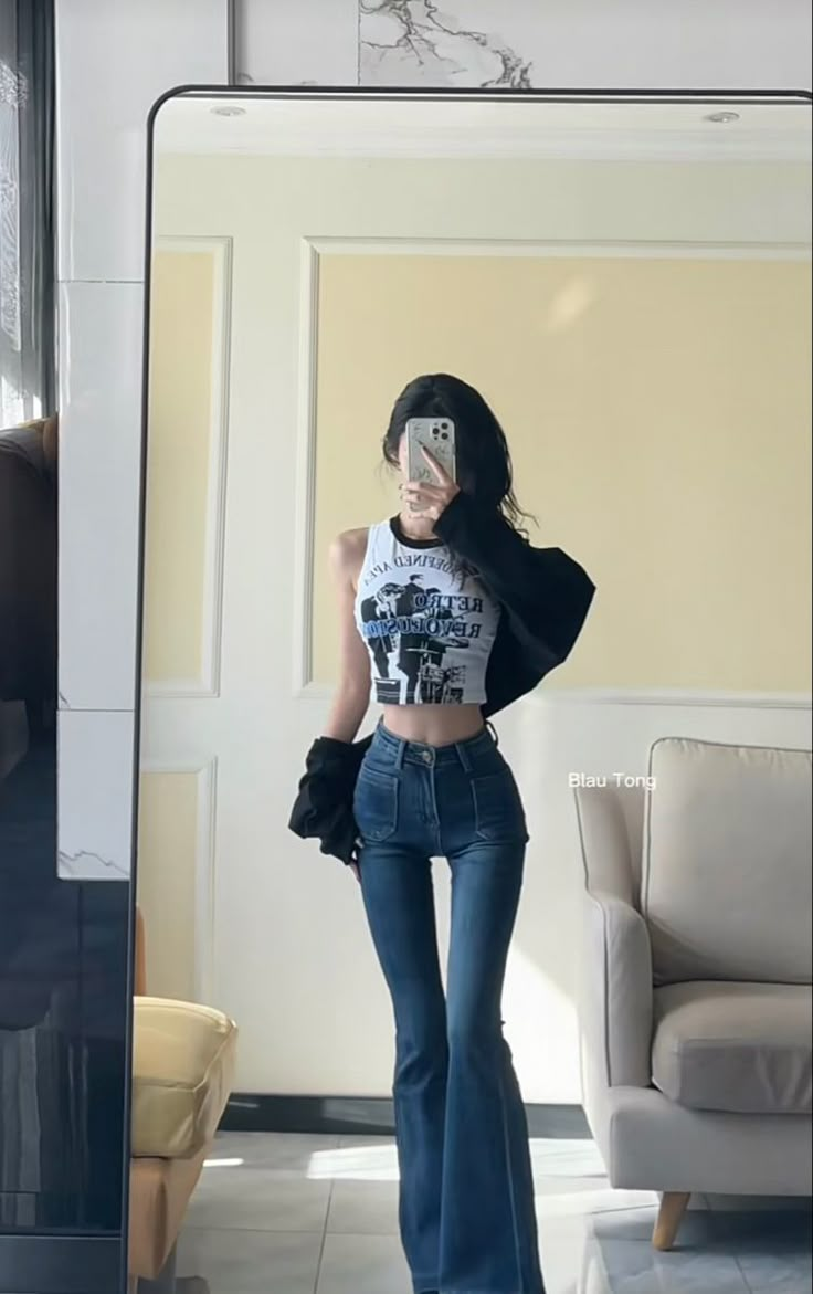 Slim Aesthetic Outfits, Chopstick Legs Outfit, Korean Bottoms, Bell Bottom Jeans Outfit Aesthetic, Tall Girl Outfits Aesthetic, Slim Body Outfits, Slim Girl, Dream Body, Slim Waist