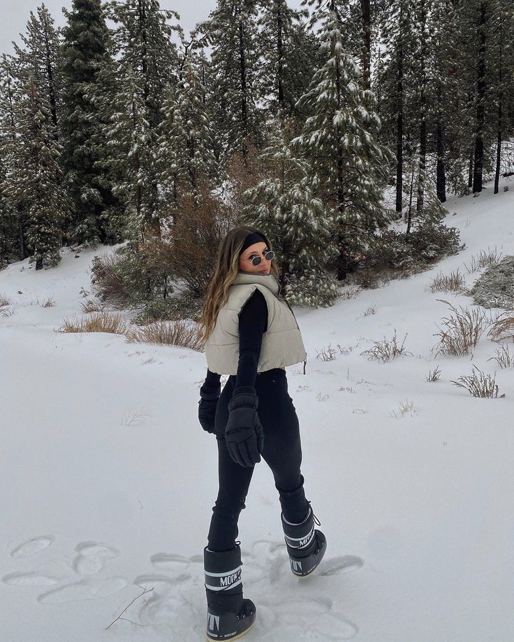 Mono Outfit, Winter Outfit Formal, Hiking Outfits Winter, Outfits For Hiking, Winter Hiking Outfits, Snow Outfits For Women, Hiking Outfit Ideas, Winter Vacation Outfits, Teens Outfits