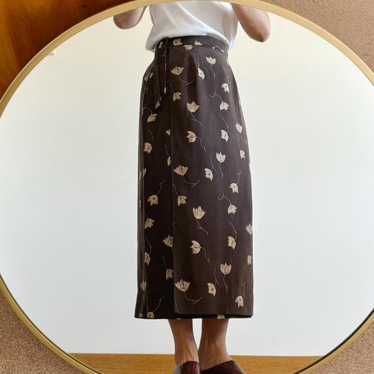 Vintage silk wrap skirt. Brown color.  Great vintage condition, can see slight wear on fabric.  Material: 100% silk. label size 8, more like a modern M. Model is 5'5'', 128 lbs, usually US size 5 Flat measurements: waist: 14'' (28'' around) hips: 21.5'' (43'' around) length: 34'' Follow us on Instagram (oldgemvintage) for more choices! Please ask me about international combined shipping.  Please check the flat measurements before purchase since all sales are FINAL. Except it is mistake on my part, in which case I will refund the purchase. I do my best to examine the garments but make mistakes sometimes, please let me know if that is the case. Thank you so much!  Please note that these are vintage clothing, and they may have slight signs of wear. I try my best to examine each piece and will Vintage Brown Skirt For Work, Non-stretch Vintage Skirt For Spring, Vintage Floral Print Midi Skirt, Elegant Brown Midi-length Skirt, Vintage Cotton Brown Skirt, Silk Wrap Skirt, Skirt Maxi, Skirt Midi, Silk Skirt