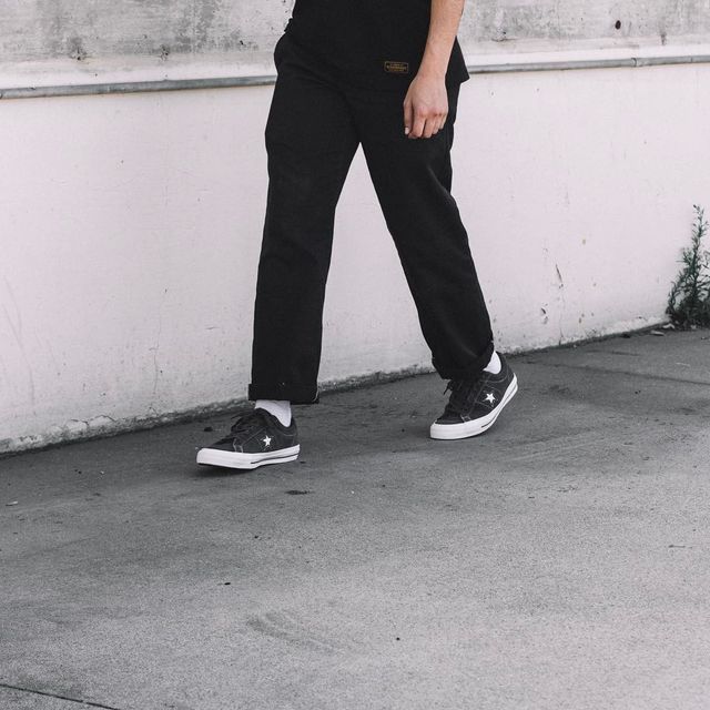 Converse One Star Outfit Men, Converse One Star Outfit, Full Black Outfit, Converse Star Player, Skateboard Outfits, Converse One Star, Ootd Men, Outfits With Converse, One Star