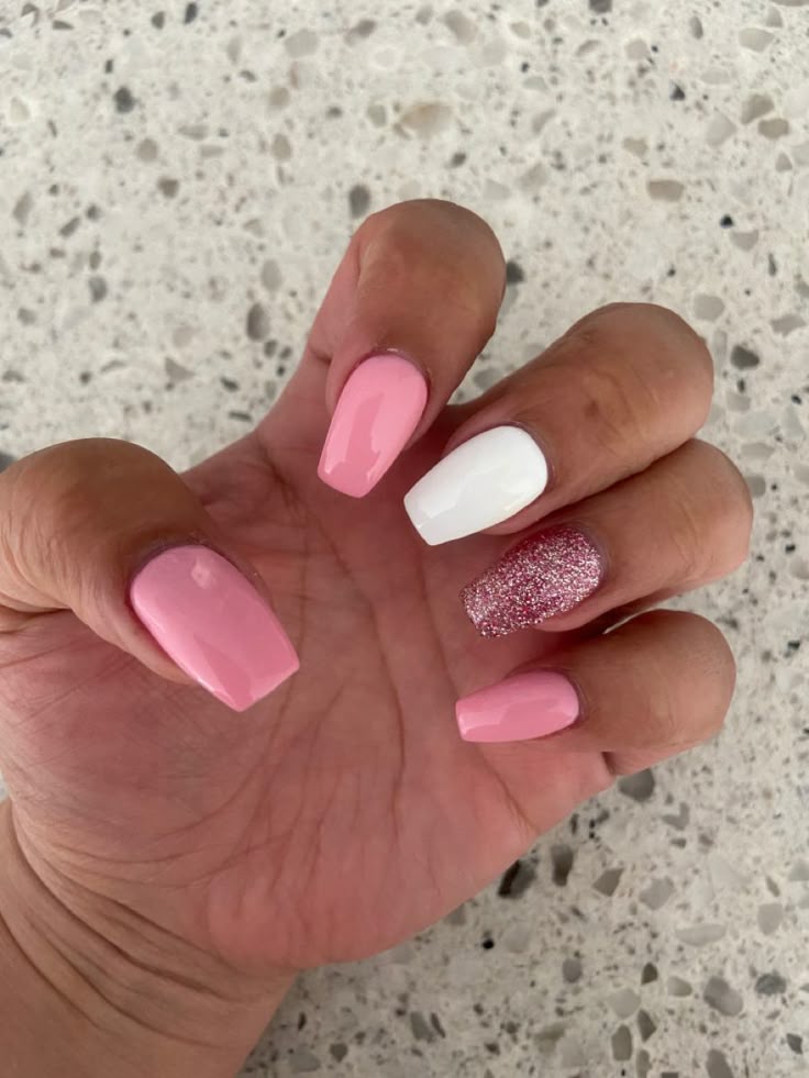 Pink Fake Nails Short, Pink And White Gel Nails With Glitter, Pink White Sparkle Nails, Glittery Pink And White Nails, Pink Nails With White Ring Finger, White And Pink Acrylic Nails Ideas, White Nails Pink Glitter, Vacation Nails Pink And White, Pale Pink Gel Nails Short