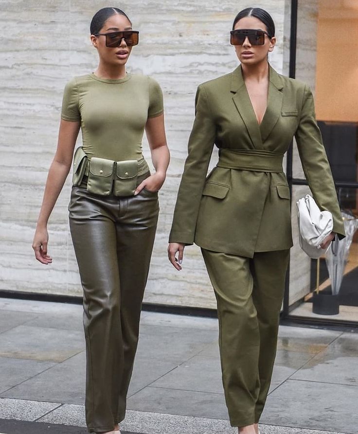 Fashion • Lifestyle • Culture• on Instagram: “𝐌𝐢𝐥𝐢𝐭𝐚𝐫𝐲 𝐂𝐡𝐢𝐜 𝐕𝐢𝐛𝐞𝐬: Olive green, also known as army green, characterizes wisdom, compassion, harmony, diplomacy, and self-love. 💚 In terms…” Army Green Outfit, Green Outfits For Women, Olive Green Outfit, Khakis Outfit, Look Kylie Jenner, Military Chic, Green Outfits, Chic Vibes, Green Outfit