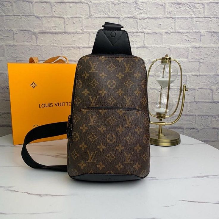 ?? size:21/31/9cm P9938067 Fan Fashion, Lv Bag, Evening Bags, Sleek Design, Louis Vuitton Bag, Luxury Bags, Contact Us, Fashion Bags, Clutch Bag