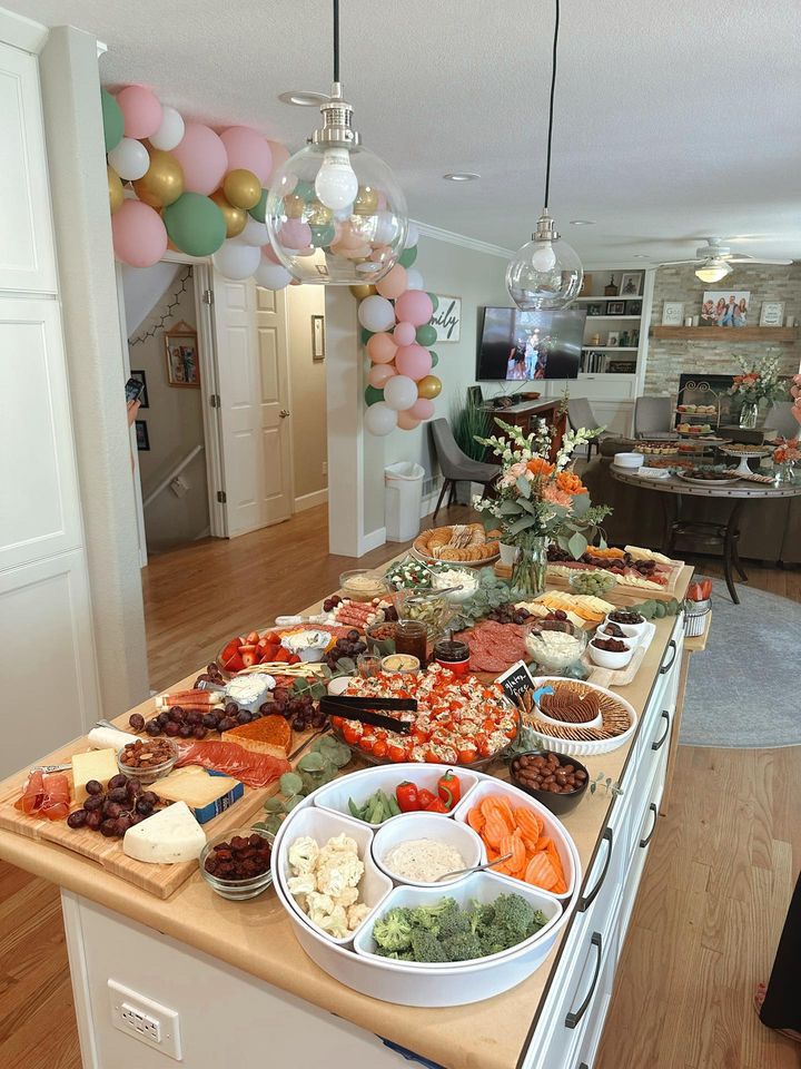 graduation
party
food
charcuterie boards Kitchen Dinner Ideas, Cheap Graduation Party Ideas, Party Dinner Ideas, High School Graduation Party Ideas, Hosting Christmas Party, Grad Party Food, Dinner Ideas For Family, Grad Party Theme, Graduation Brunch