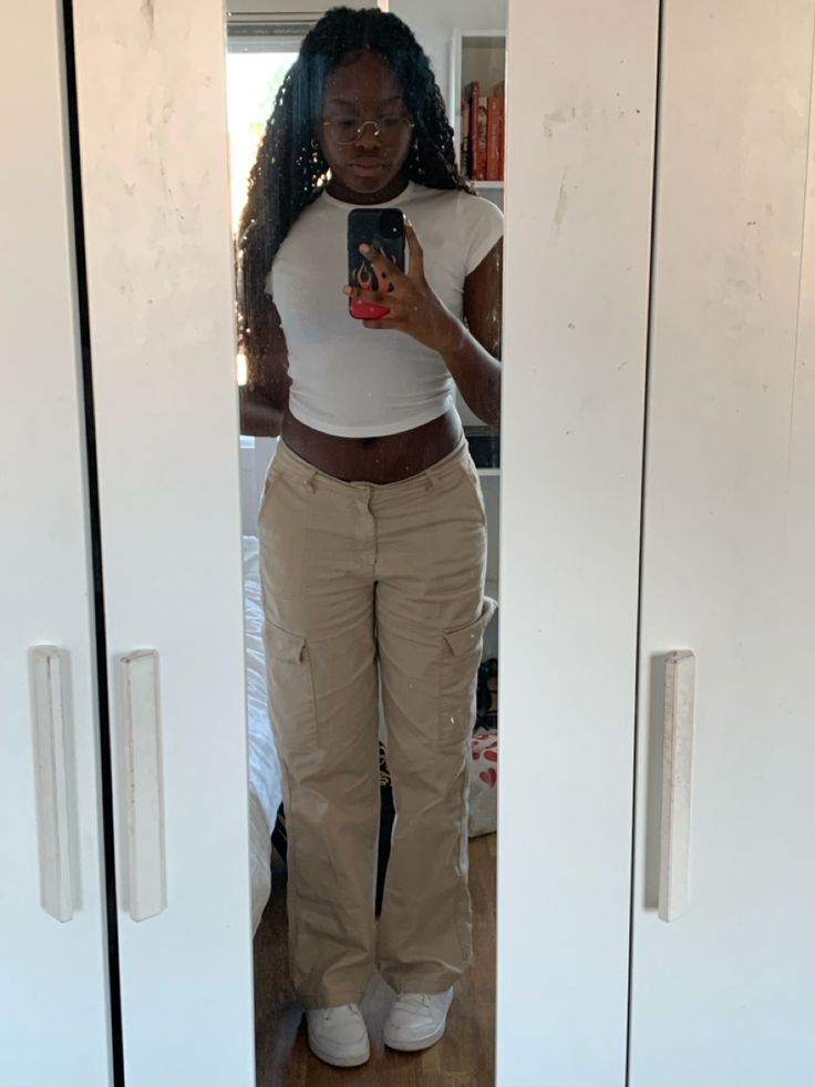 School Outfits Khaki Pants, Bershka Cargo Pants Beige, Tan Cargo Pants Outfit Spring, White Shirt And Khaki Pants Outfit Women, Styling Khaki Cargo Pants Women, What To Wear With Tan Cargo Pants, Khaki Cargos Outfits, How To Style Tan Cargo Pants, Cargo Khaki Pants Outfits