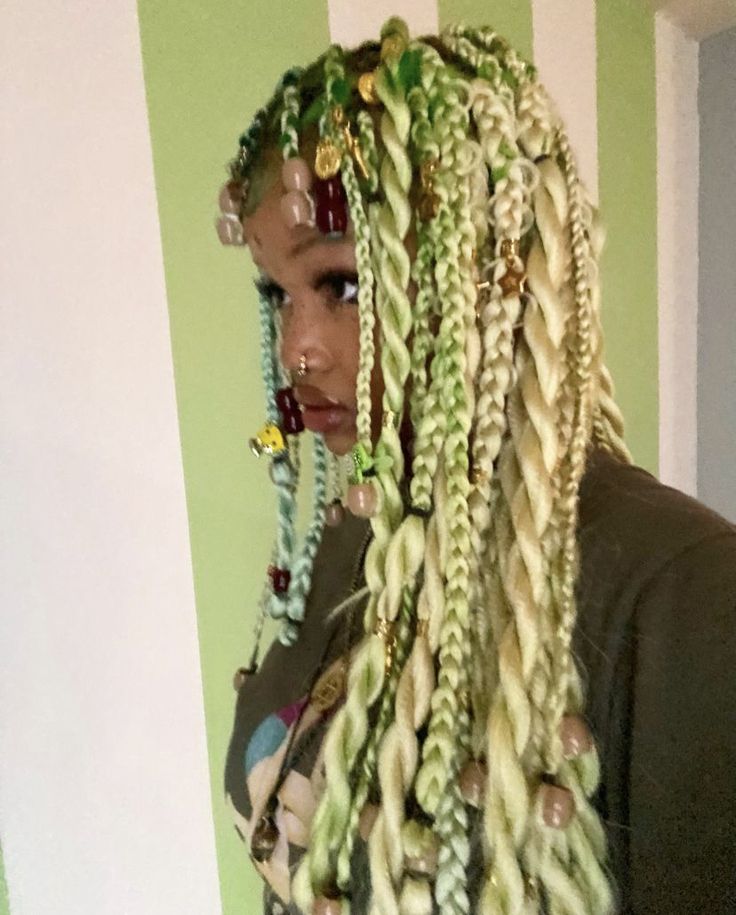 Green Jade Braids, Jaded Braids Tutorial, Blonde And Green Braids, Jade Braids With Bangs, Braid Layout, Jade Braids Tutorial, Jade Locs, Green And Blonde Braids, Butterfly Locs With Bangs