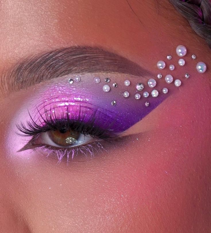 Eye makeup/ eye shadow looks/ violet/purple/lavender Full Face Purple Makeup, Pink And Purple Glitter Makeup, Purple Faerie Makeup, Speak Now Inspired Makeup, Purple Doll Makeup, Purple Gem Makeup, Raindrop Makeup, Cheer Makeup Looks, Purple And White Makeup