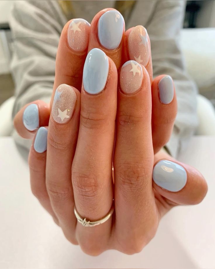 Light Blue And Tan Nails, Light Blue New Years Nails, Light Blue Nails 2023, Sky Blue Nails Design Short, Cruise Nail Ideas Short, Light Blue Nails With Accent Nail, Cute Short Beach Nails, Blue Nails With Design Short, Light Blue Vacation Nails