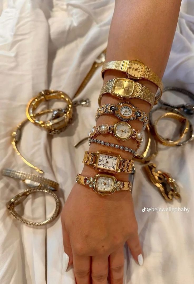 Dope Jewelry Accessories, Vintage Watches Women, Gold Girl, Jewelry Accessories Ideas, Dope Jewelry, Jewelry Fashion Trends, Classy Jewelry, Funky Jewelry, Stacked Jewelry