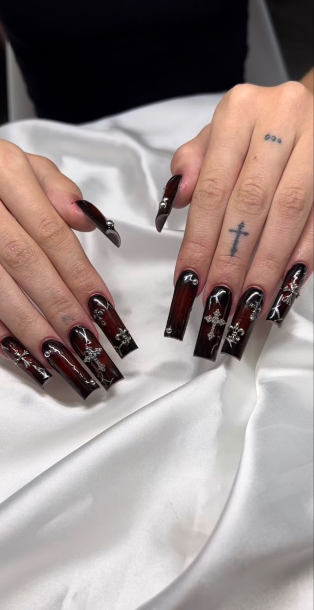 Nails 2024 Long Square, Grunge Nails With Charms, Black Chain Nails, Nails Acrylic Aesthetic Grunge, Emo Wedding Nails, Long Gothic Nails, Long Alt Nails, Goth Long Nails, Dark Nails With Gems