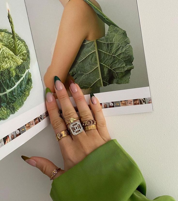 Green nails for spring, groundbreaking 💚 📸lissyroddyy Cute Summer Nails, Minimalist Nails, Dream Nails, Fire Nails, Funky Nails, Pretty Acrylic Nails, Nail Arts, Best Acrylic Nails, Cute Acrylic Nails