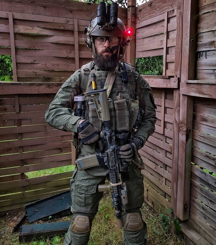 callsign ΦPRT 01 on Instagram: “Ranger green ❤ All gear loadout available on @weapon762. ___________________________________________________ My sponsors:👇 @weapon762:👉…” Ranger Green Loadouts, Tactical Gear Loadout, Black Kit, Hunting Gear, Green And Black, Tactical Gear, Soldier, Tools, Green