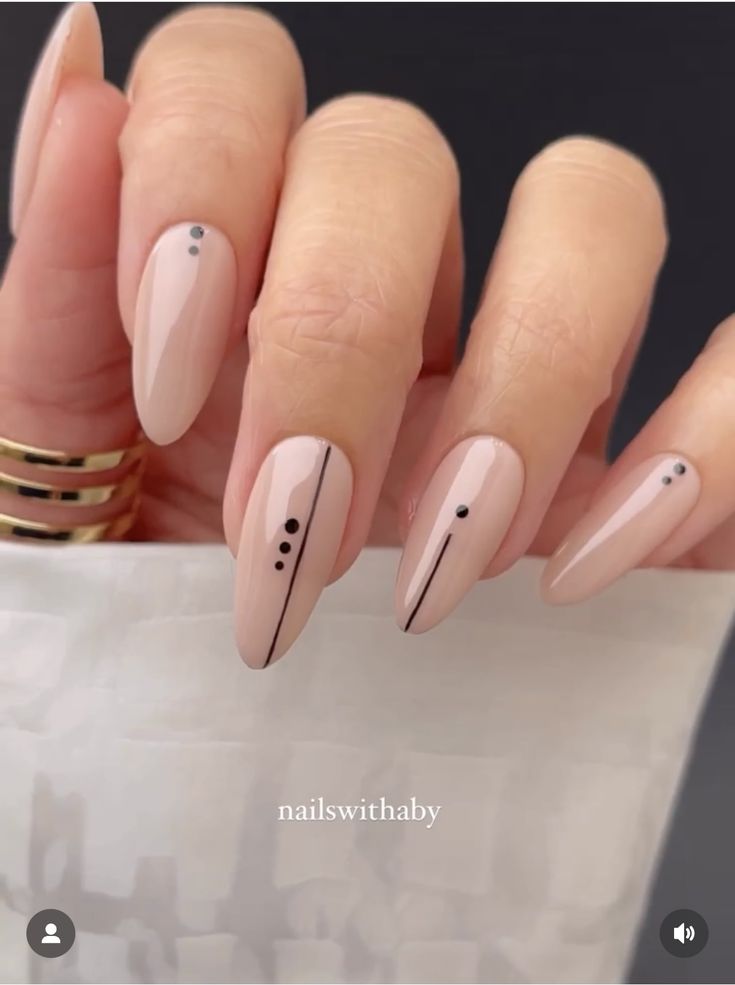 Boho Manicure Ideas, Gel Nails With Lines, Neutral Nails With Black Design, Neutral Almond Nails With Design, Nail With Line Design, Nude With Black Nails, Nude Black Nail Designs, Line Art On Nails, Line Design Nail Art