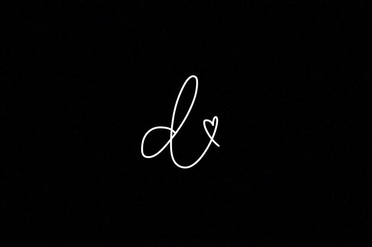 the letter d is written in cursive writing with a heart on it's side