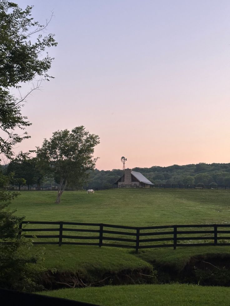 farm house sunset horses aesthetic tennessee country Tennessee Farm Aesthetic, Tennessee House Aesthetic, Tennessee Living Country, Country Homes Aesthetic, Tennessee Farm Country Living, Nashville Aesthetic Country, House In Tennessee, Asthetic Picture Tennessee, American Farm Aesthetic