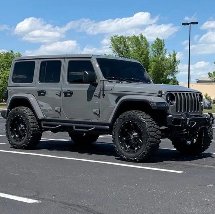 a gray jeep parked in a parking lot