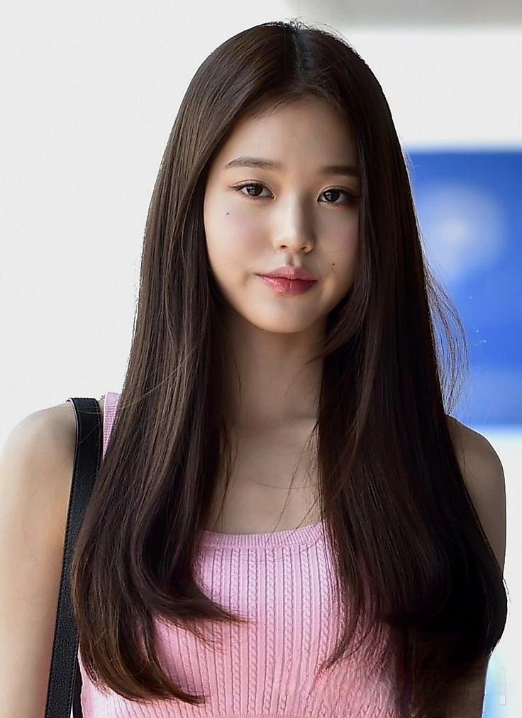 w🐰ny✨️🩷 Oval Haircut, Glow Hair, Korean Haircut, Oval Face Haircuts, Straight Hair Cuts, Style Types, Hair Inspiration Long, Oval Face Hairstyles, Hair Guide