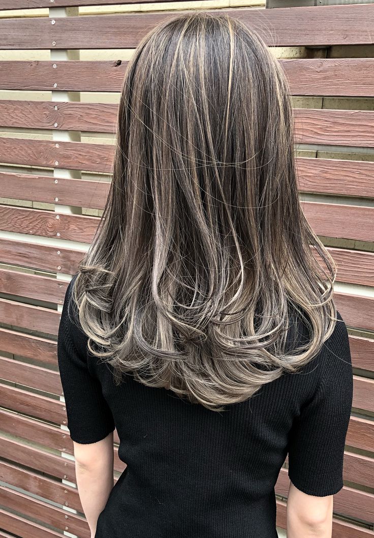 Hair Bayalage, Dark Grey Hair Color, Bayalage Highlights, Blonde Highlights On Dark Hair, Best Hair Color, Hair Color Underneath, Ash Hair, Dark Hair With Highlights, Brown Hair With Blonde Highlights