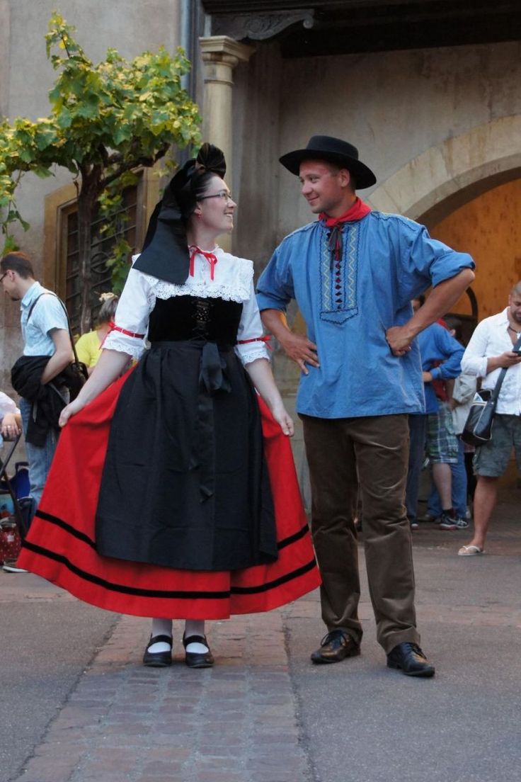 French Traditional Dress, Traditional French Clothing, Lorraine France, French Costume, Folk Culture, Alsace Lorraine, France Outfits, Culture Day, National Clothes