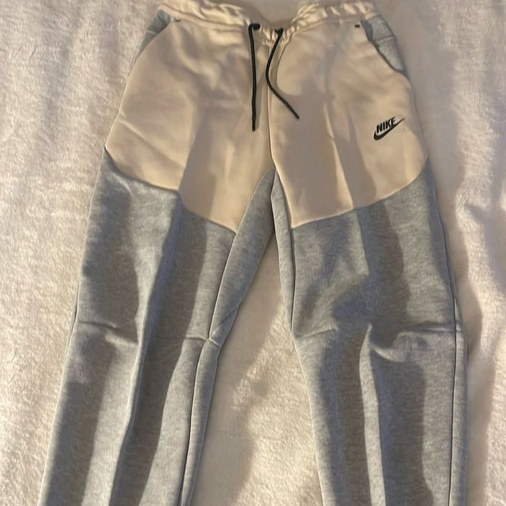 Nike Tech Fleece Cu4495-064 Men's Beige/Grey Sportswear Joggers Pants Sporty Gray Fleece Sweatpants, Gray Fleece Sporty Sweatpants, Gray Fleece Pants With Side Pockets, Gray Fleece Bottoms With Side Pockets, Nike Gray Fleece Activewear, Nike Gray Joggers For Sports, Nike Gray Athleisure Joggers, Gray Fleece Activewear For Jogging, Gray Fleece Athleisure Joggers