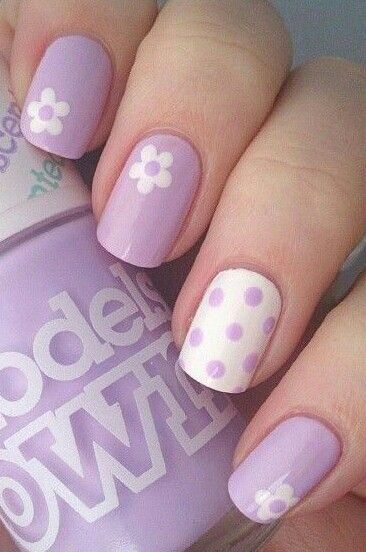 Pastel lila + flores + lunares Flower Manicure, Flowers Outfit, Glam Chic, Beautiful Accessories, Pretty Nail Art Designs, Dots Nails, Simple Nail Art Designs, Super Nails, Pretty Nail Art