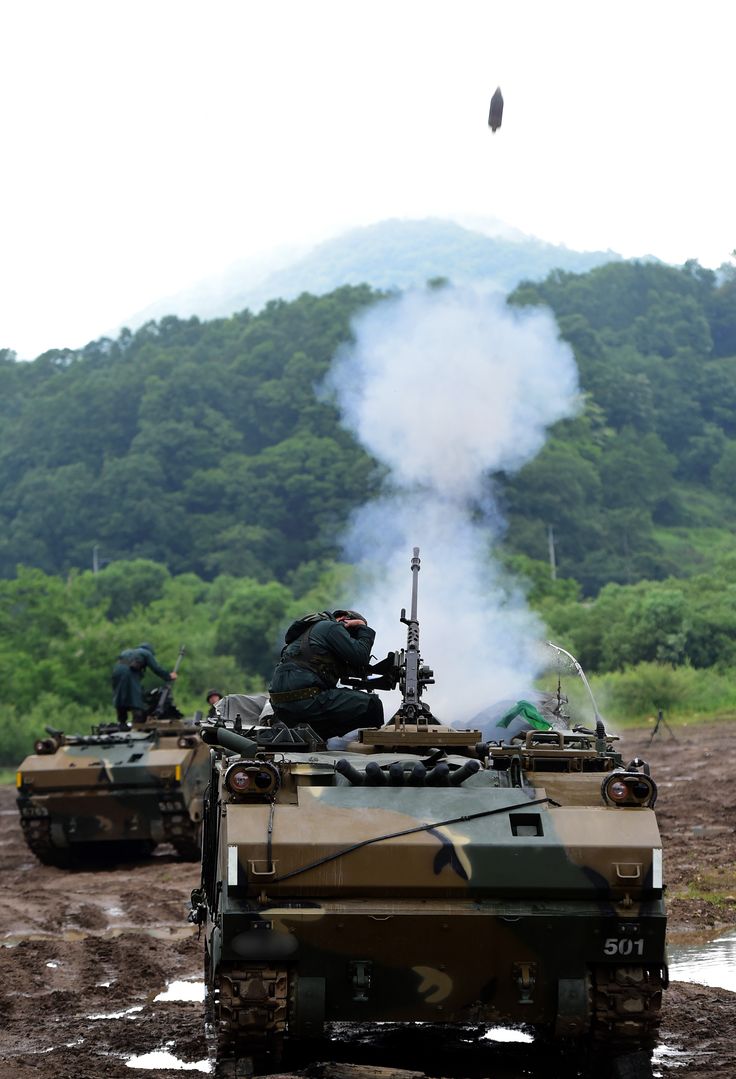 K242 self-propelled mortar firing a 4.2 inch (107mm) mortar [2750 x 4032] Armoured Personnel Carrier, Combat Gear, Defence Force, Battle Tank, Military Base, All Countries, Tanks Military, Military Equipment, Fighter Planes