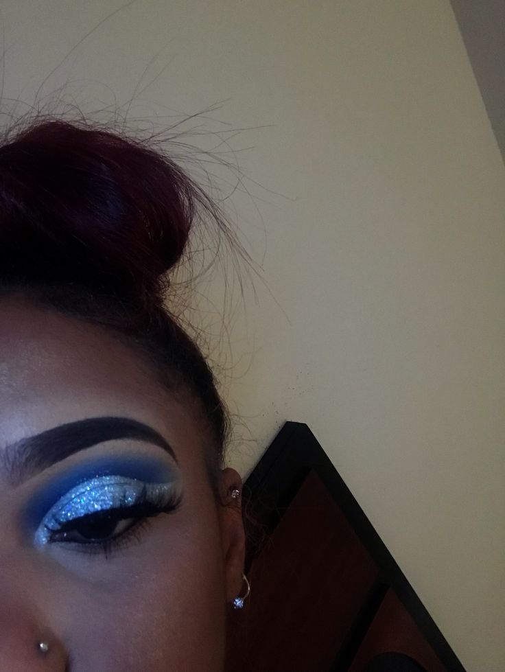 Blue And Glitter Makeup, Prom Makeup With Blue, Makeup For Midnight Blue Dress, Blue Eye Prom Makeup, Prom Blue Eye Makeup, Blue Makeup Ideas For Prom, Hoco Makeup Ideas For Blue Dress, Blue Quinceanera Makeup Looks, Make Up For A Royal Blue Dress