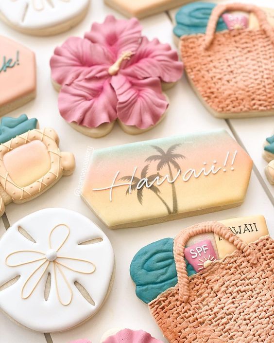 cookies decorated with different types of beach items