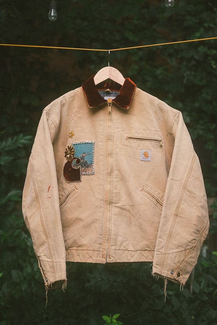 Vintage Carhartt Jacket, Cut Clothes, Reworked Vintage, Carhartt Jacket, Nike Brand, Vintage Carhartt, Streetwear Men Outfits, Work Jackets, Clothing Brand