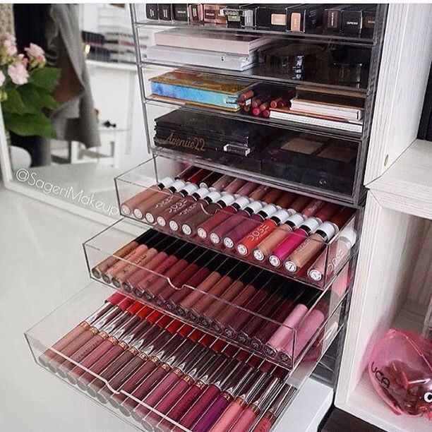 Pinterest : @jeniimariee ♡ Lipstick Organization Ideas, Lipstick Organization, Kalibo, Makeup Collection Storage, Rangement Makeup, Make Up Kits, Makeup Beauty Room, Penyimpanan Makeup, Makeup Collection Goals