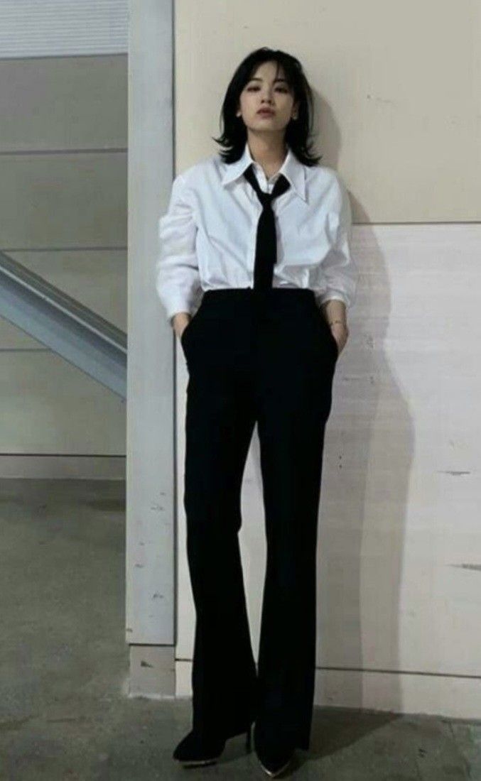 Lee Joo Young, Tie Outfit, Woman In Suit, Woman Suit Fashion, Tomboy Outfits, Tomboy Style Outfits, Cooler Look