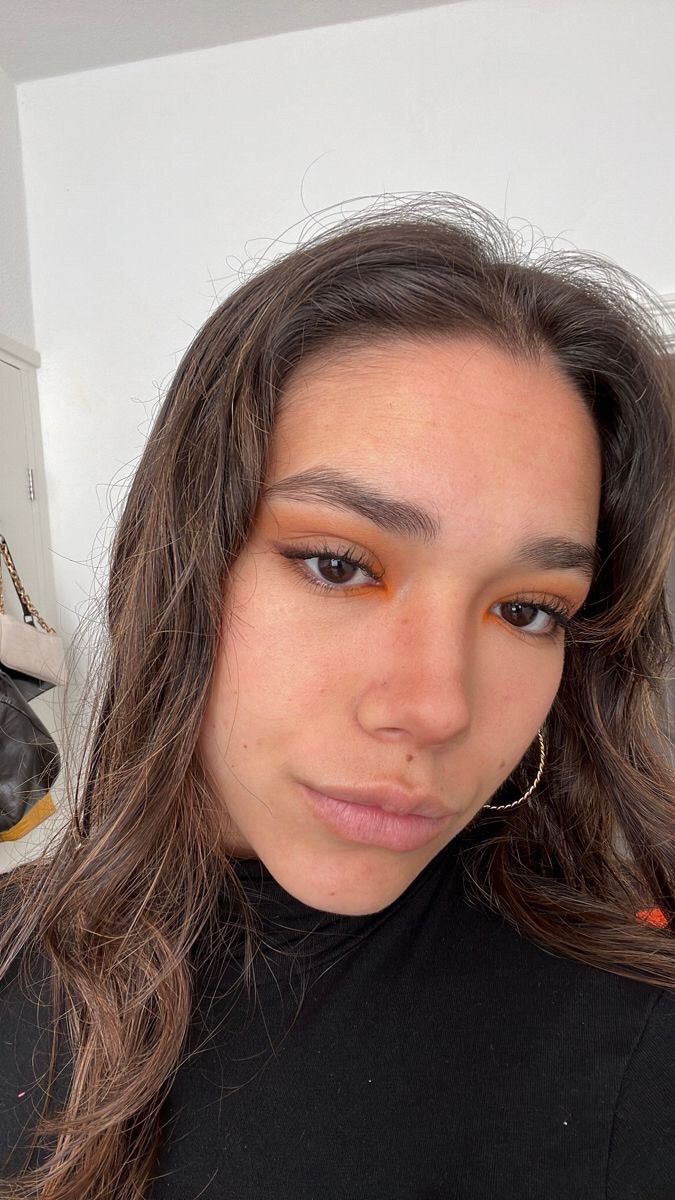 Orange Light Makeup, Orange Eyeshadow Brown Eyes, Orange Makeup Brown Eyes, Orange Inner Corner Makeup, Orange Cat Makeup, Simple Orange Makeup Looks, Inner Eyeshadow, Orange Eye Makeup Soft, Makeup Orange Eyeshadow