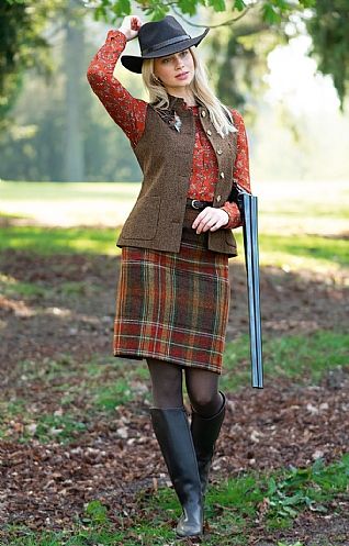 Tweed Skirt Outfit Summer, Tweed Skirt Outfit, Tweed Skirts, Countryside Lifestyle, Countryside Fashion, Riding Skirt, Skirt Outfit Summer, Fashion Tips For Girls, Dress Western