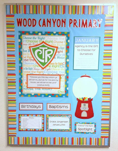 a bulletin board with words and pictures for the wooden canyon primary school's class