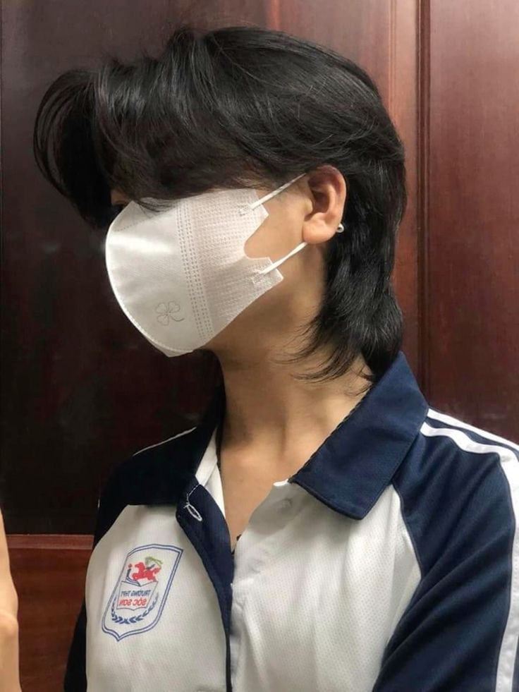 Haircut For Tomboy, Wolfcut Hair Color, Tomboy Wolfcut, Mullet Tomboy, Classic Mullet, Mullet Haircut Woman, Versatile Haircut, Korean Mullet, Tomboy Haircut