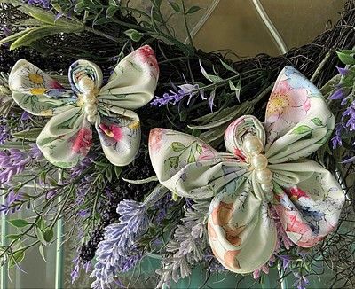 an image of a wreath with flowers on it