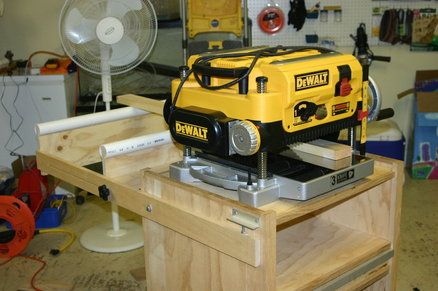 a work bench with a tool on it