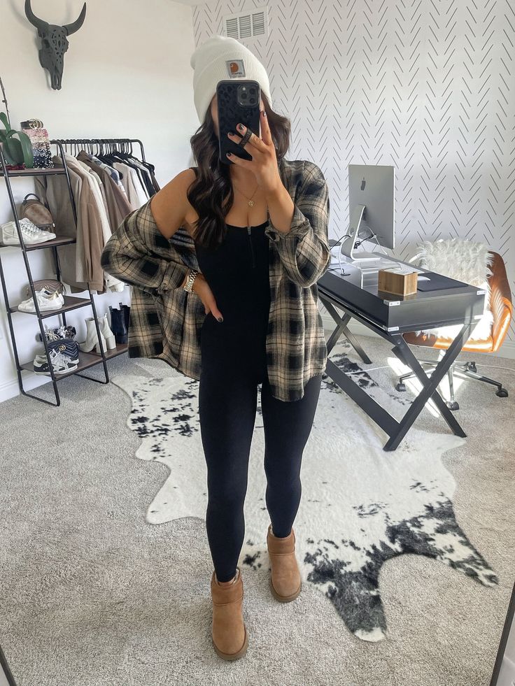 Jumpsuit With Flannel, Flannel Outfits Leggings, Oversized Flannel Outfits Leggings, Black Onesie Outfit, Flannel And Leggings Outfit, Chestnut Uggs Outfit, Black Jumpsuit Outfit Ideas, Oversized Flannel Outfit, Carhartt Beanie Outfit