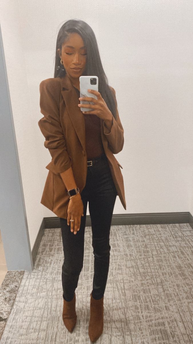 Dark Brown Blazer Outfit, Dark Brown Boots Outfit, Brown Top Outfit, Brown Jeans Outfit, Brown Blazer Outfit, Brown Tuxedo, Brown Boots Outfit, Ripped Jeans Outfit, Casual Work Outfits Women