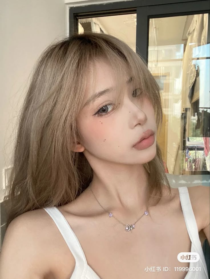 Khaki Blonde Hair, Beige Blonde Hair Asian, Boba Brown Hair, Platinum Blonde Hair Brown Eyes, Blonde On Dark Skin, Milk Tea Blonde Hair, Blonde Asian Girl, Asian Blonde Hair, Blonde Hair Asian