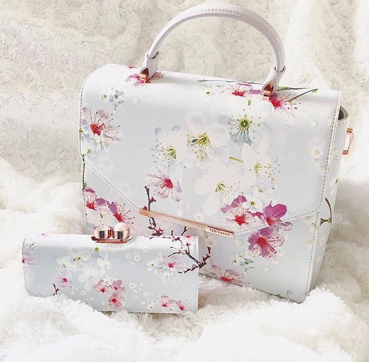 Cute Luggage, Gold Crystals, Cheap Purses, Popular Handbags, Girly Bags, Diy Handbag, Diy Purse, Handbags Affordable, Fancy Bags