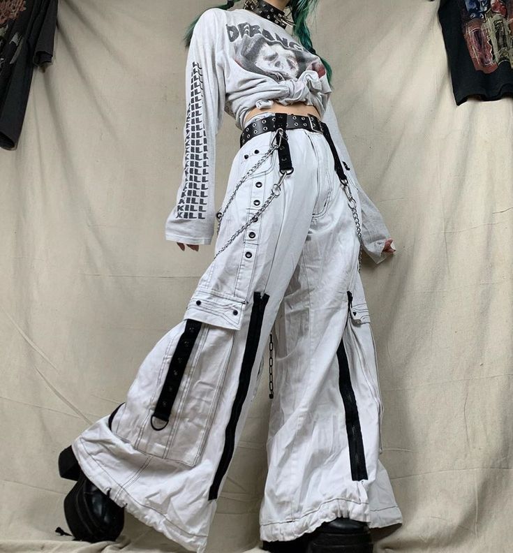 Subversive Pants, White Punk Outfits, Chinese Fashion Street, Outfit Retro, Street Clothing, Rave Fashion, Concept Clothing, Futuristic Fashion, Fashionista Clothes