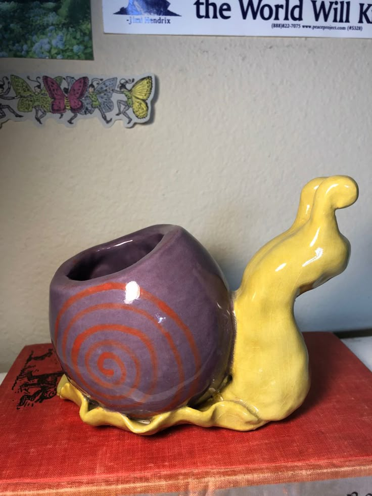 a ceramic snail with a pot made out of its shell. it is purple and yellow. Ceramic Room Ideas, Pitch Pots Ideas Clay, Funky Ceramics Ideas, Ceramic Pieces Ideas, Ceramic Projects High School, Clay Ideas Sculpture, Small Ceramic Gifts, Ceramics Sculpture Ideas, Functional Clay Projects