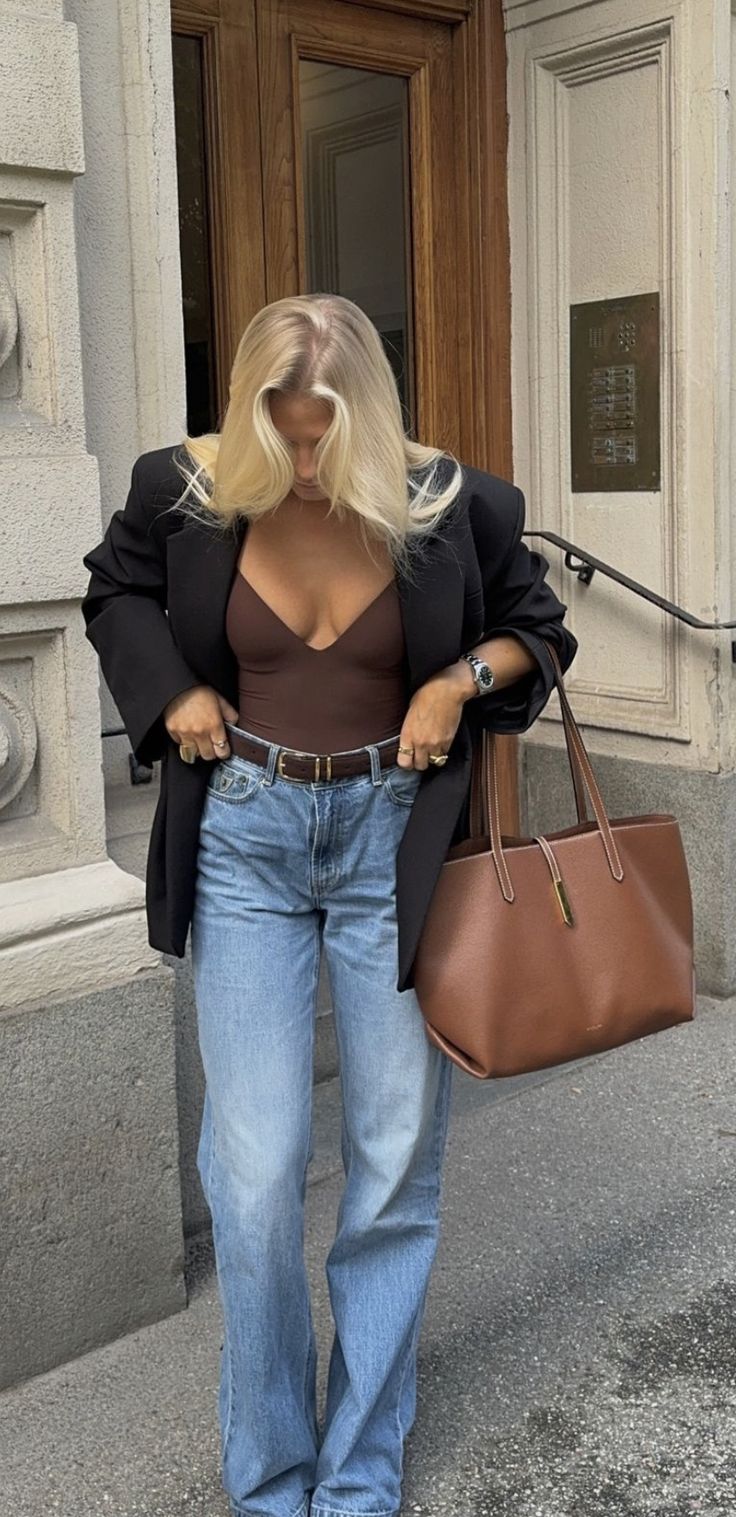 Fitted Fall Outfits, Edgy Boss Outfits, Mesh Button Down Outfit, Work Outfits Women Winter Casual, Leather Faux Jacket Outfit, Jeans Top And Bottom Outfit, Toronto Night Out Outfit, Layered Edgy Outfits, Jean Nye Outfit