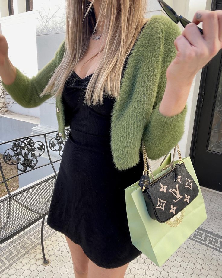 Lv Mini Bag Outfit, Lv Mini Pochette Outfit, Green Cropped Cardigan Outfit, Lv Outfit, Lv Mini Pochette, Mini Bag Outfit, Cropped Cardigan Outfit, Black Leather Outfit, Black Dress Outfit