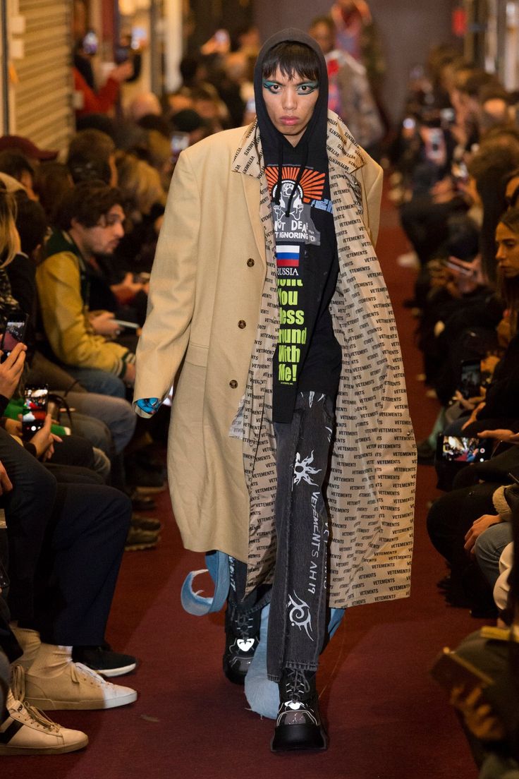 Fashion Runway Show, Anti Fashion, Denim Diy, Menswear Fashion, Mens Winter Fashion, Menswear Collection, Vogue Runway, Fashion Show Collection, Fall 2018