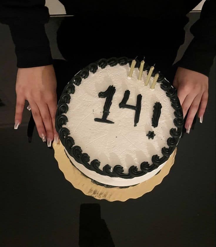 Unique Birthday Cake Ideas, Teen Birthday Cake, 17 Doğum Günü, Unique Birthday Cake, Cakes For Teens, 14th Birthday Party Ideas, 15th Birthday Cakes, 14th Birthday Cakes, 17 Birthday Cake