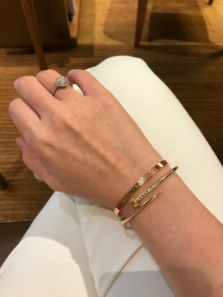 Tank Cartier, Cartier Nail Bracelet, Body Aesthetic, Van Cleef And Arpels Jewelry, Nail Bracelet, Arm Jewelry, Easy Diy Jewelry, Cartier Jewelry, Closet Essentials