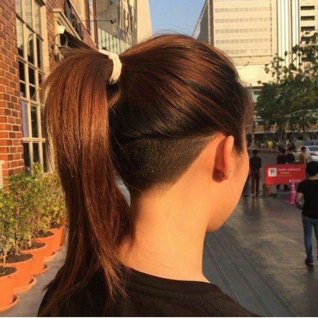 Undercut Hairstyles Women, Undercut Long Hair, Shaved Undercut, A Ponytail, Cut Her Hair, Scene Hair, Undercut Hairstyles, Shaved Hair, Grunge Hair