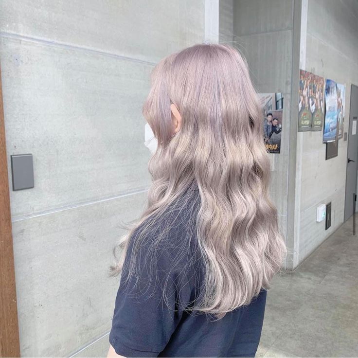 Korean Long Hair, Lilac Hair Color, Ashy Hair, Ulzzang Hair, Light Purple Hair, Hair Dye Tips, Short Hair Highlights, Hair Doctor, Light Pink Hair